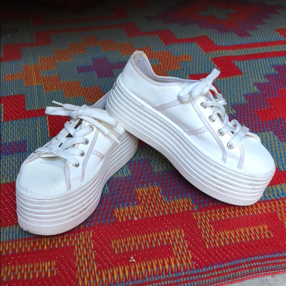 Vintage Steve Madden platform white sneakers